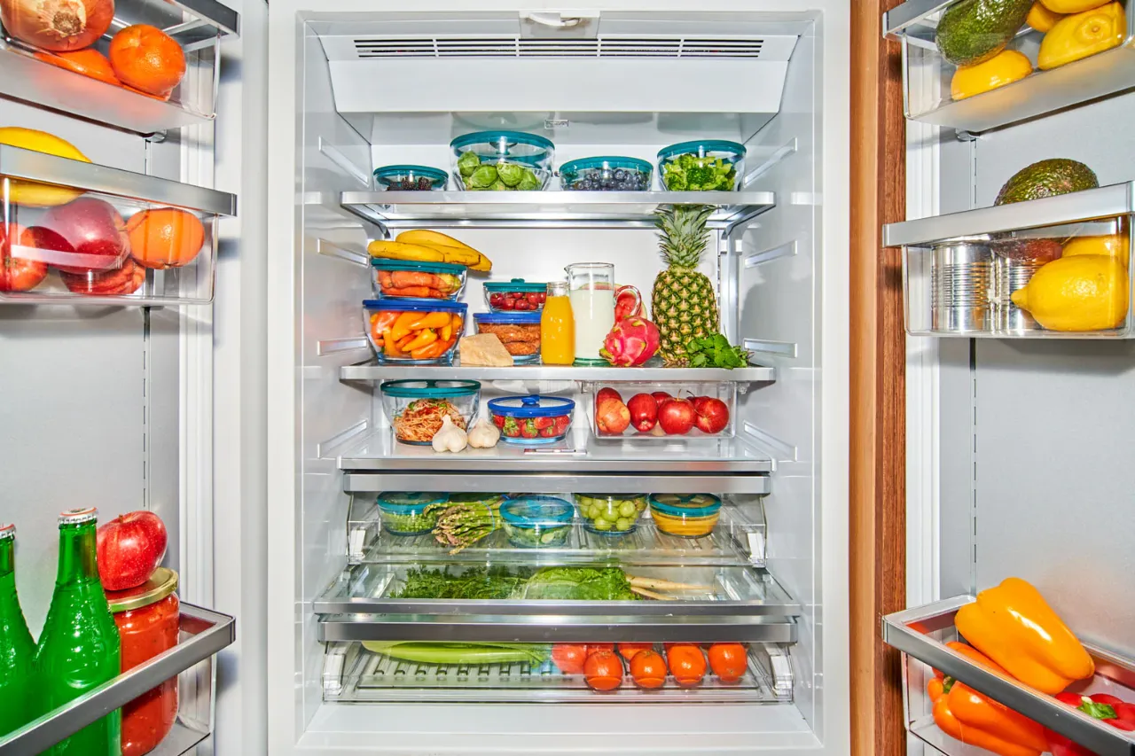Anyday_Photos_Product-Lifestyle_Everything-Dish_Credit-Noah-Fecks-Photography_Refrigerator-filled-with-Everything-Dishes-Horizontal_1040.webp